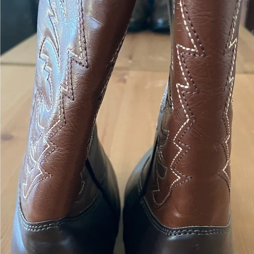Boys Cowboy Boots  New w/out tag or box. Smartfit Brown two tone size 5